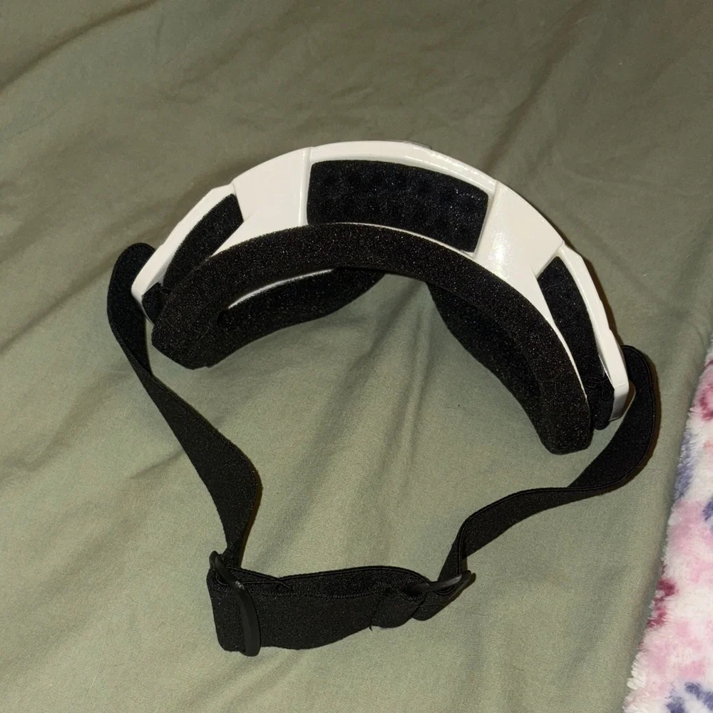 Protective eye wear with multi color lens